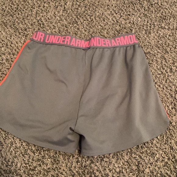 Loose fit under armour shorts - Picture 2 of 3